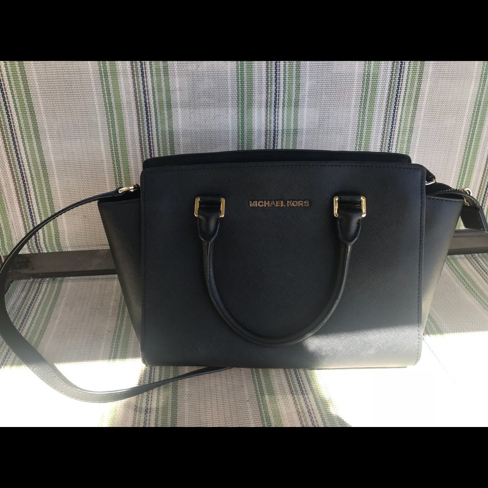 Black Michael kors bag
